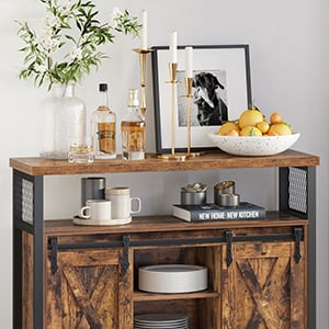 VASAGLE Credenza, Armadio da Cucina, Armadietto, Tavolo da Buffet con Ante  Scorrevole, Ripiano Regolabile, Industriale, per Soggiorno, Marrone Vintage e  Nero da SONGMICS