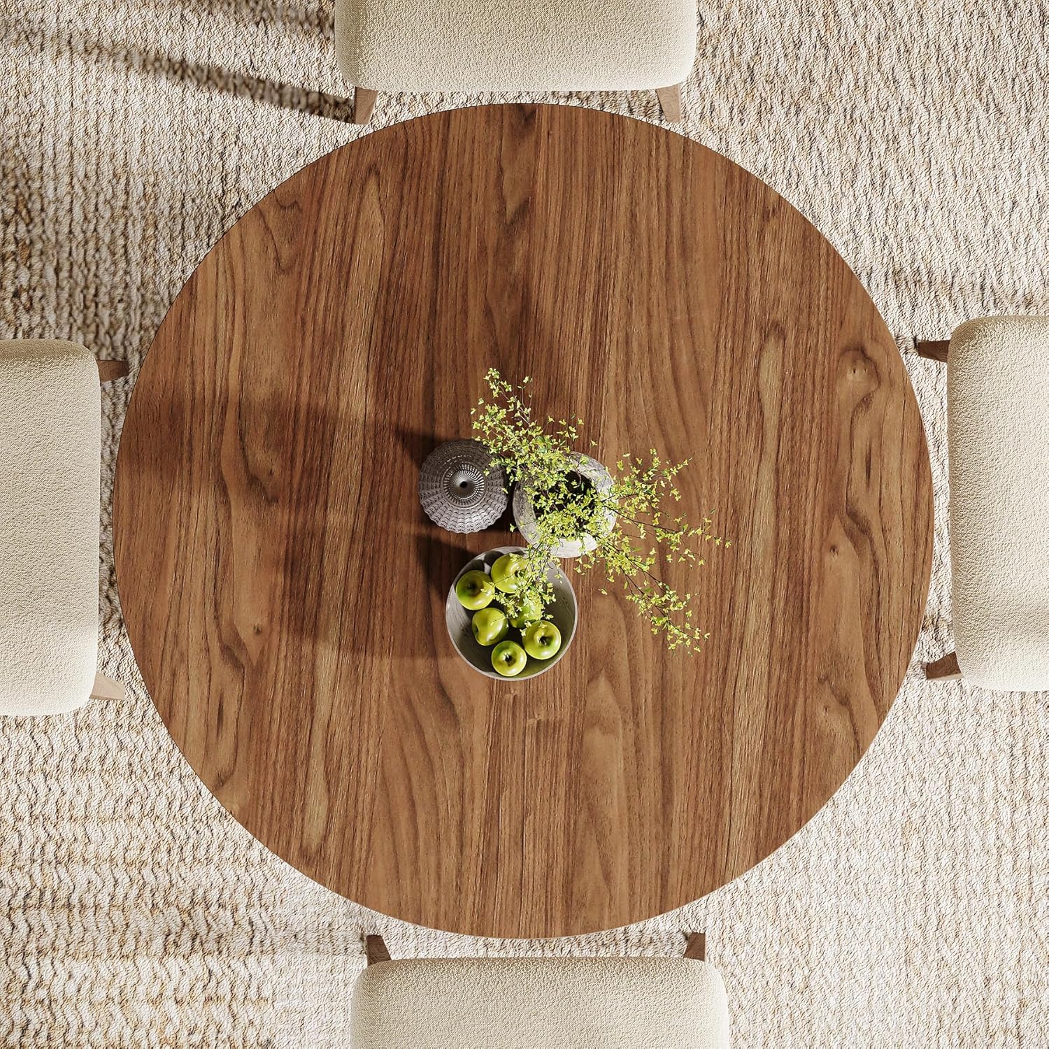Runder Tisch Tribesigns, rustikales Design
