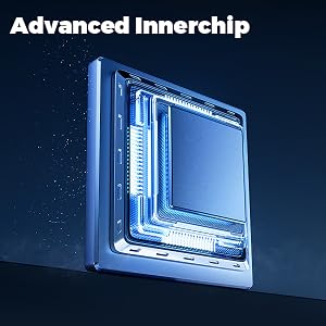 Primer plano de un chip de computadora teñido de azul