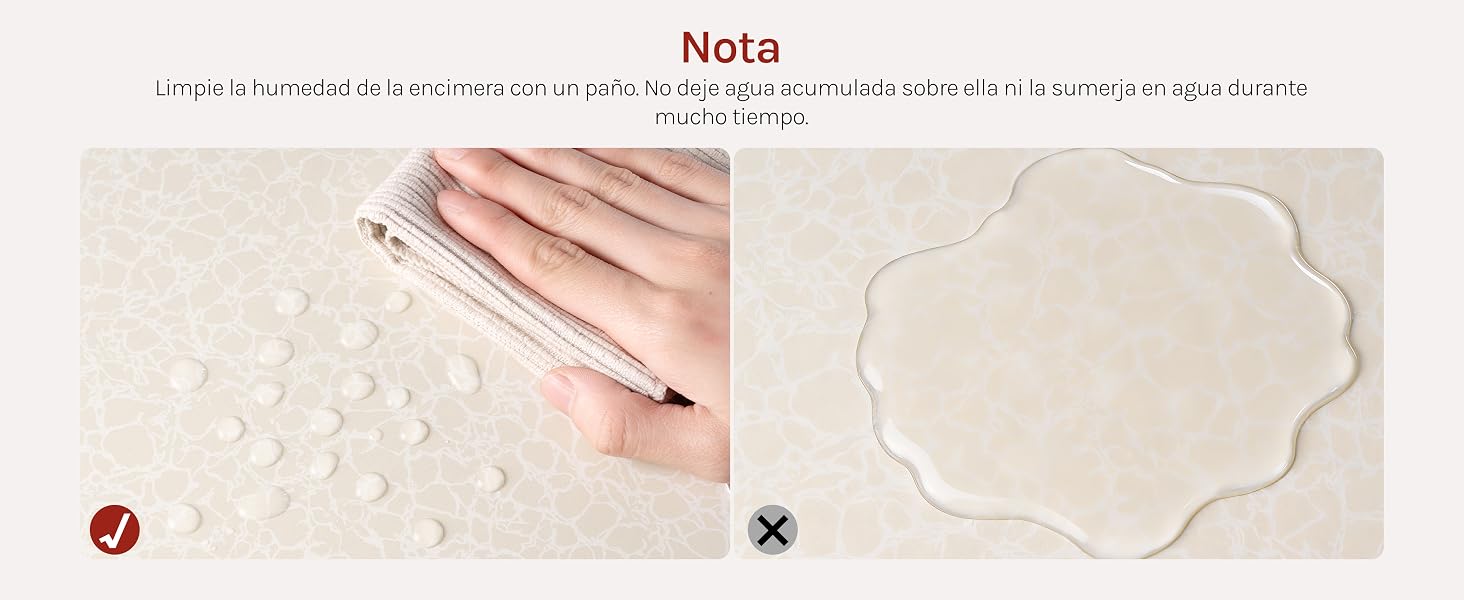 El texto dice «Nota». Serie de manos que muestran los pasos de preparación de la masa sobre una superficie de color claro y muestran la técnica de enrollado y moldeado.