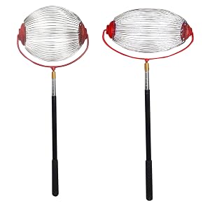Schéma d'instructions montrant un dispositif circulaire avec des flèches rouges indiquant les modèles de rotation ou de mouvement, monté sur des poteaux ou des supports noirs.