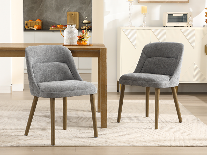 Bilderserie, die moderne Akzentstühle in grauer Polsterung mit Holzbeinen zeigt. Das Design und die Konstruktion des Stuhls sind in mehreren Blickwinkeln dargestellt.