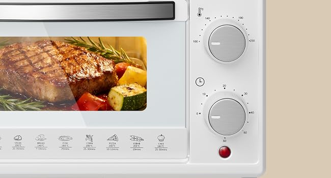Horno tostador blanco con diales de control, ventana de visualización e interior que muestra los alimentos que se están cocinando. Cuenta con un panel frontal de acero inoxidable y controles de temperatura.
