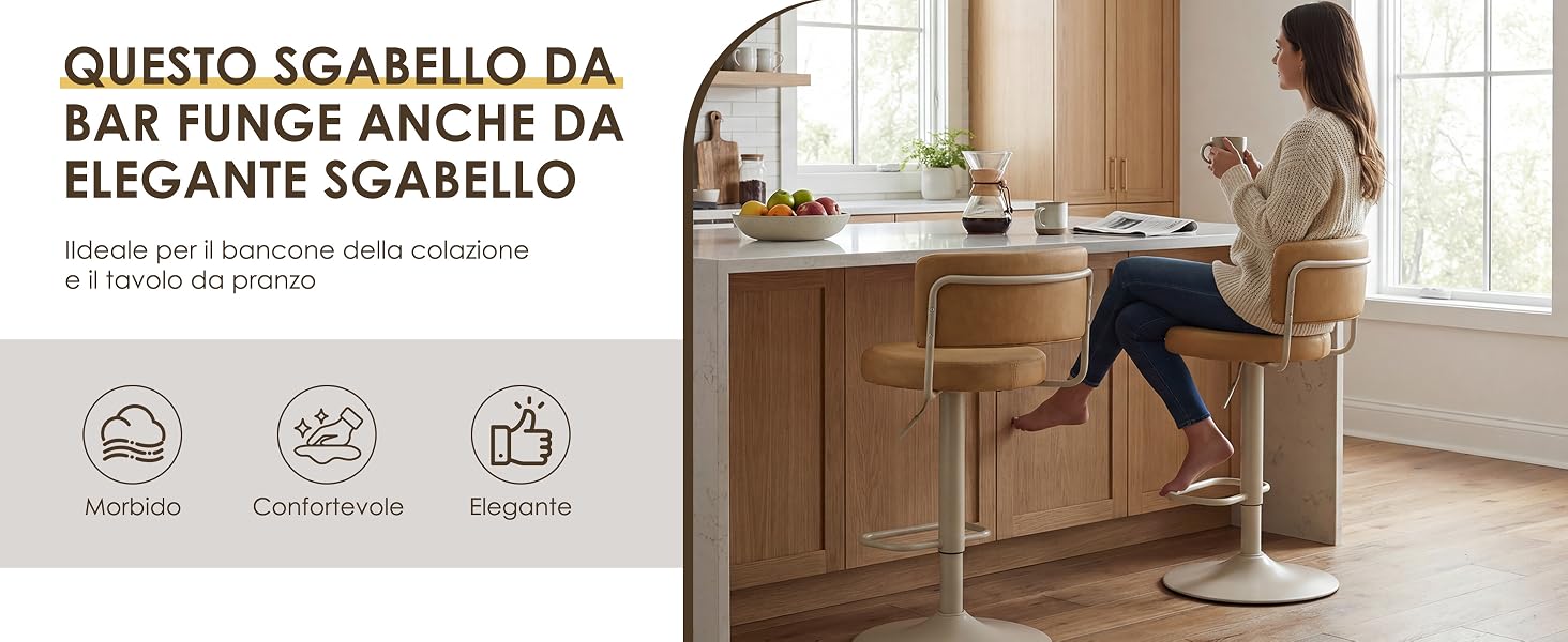 Il testo recita: 'QUESTO SGABELLO DA BAR FUNGE ANCHE DA ELEGANTE SGABELLO', 'Perfetto per l'arredamento della casa', icone che mostrano le caratteristiche. Moderno sgabello da bar in legno esposto in interni luminosi con scrivania e luce naturale.