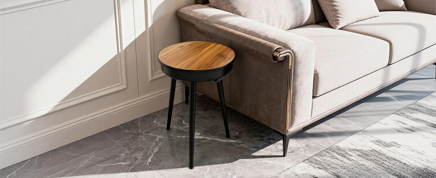 Soggiorno moderno con divano beige e tavolino rotondo in legno contro pareti bianche, caratterizzato da un tappeto a motivi geometrici.