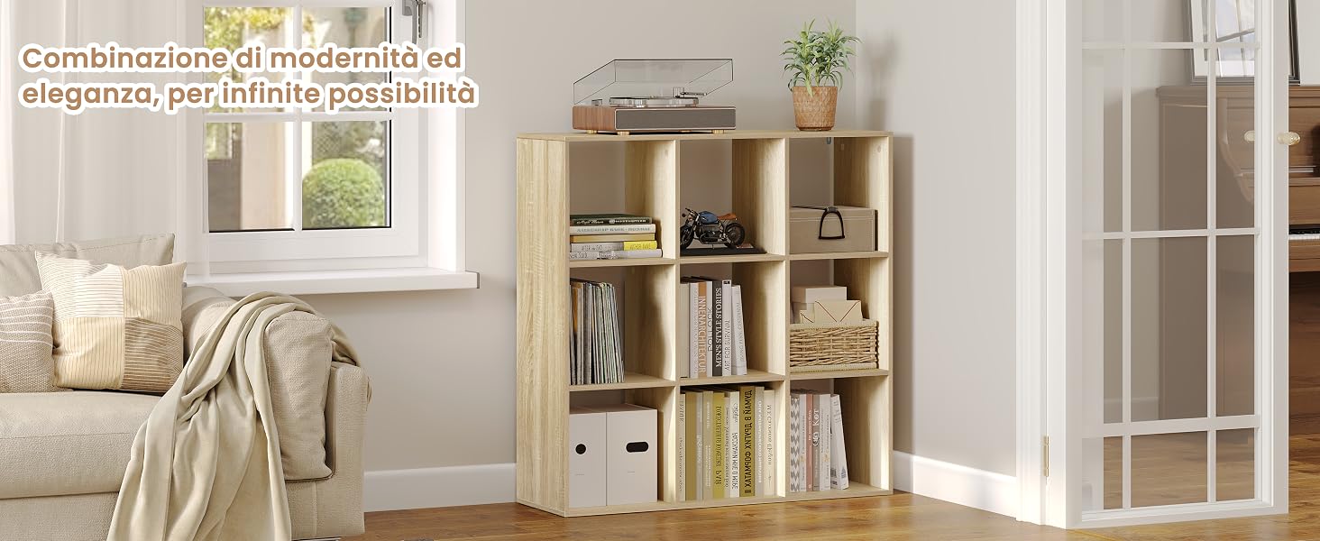 Contenitore a cubo in legno con nove scomparti, che espone libri e oggetti decorativi.