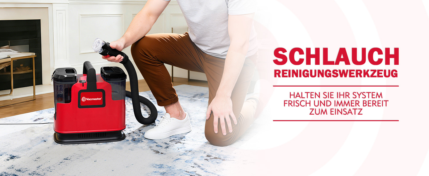 Der Text lautet „SCHLAUCH REINIGUNGSWERKZEUG“. Es wird ein rotes Reinigungsgerät gezeigt, das auf einem Teppich in der Nähe des Kamins verwendet wird.
