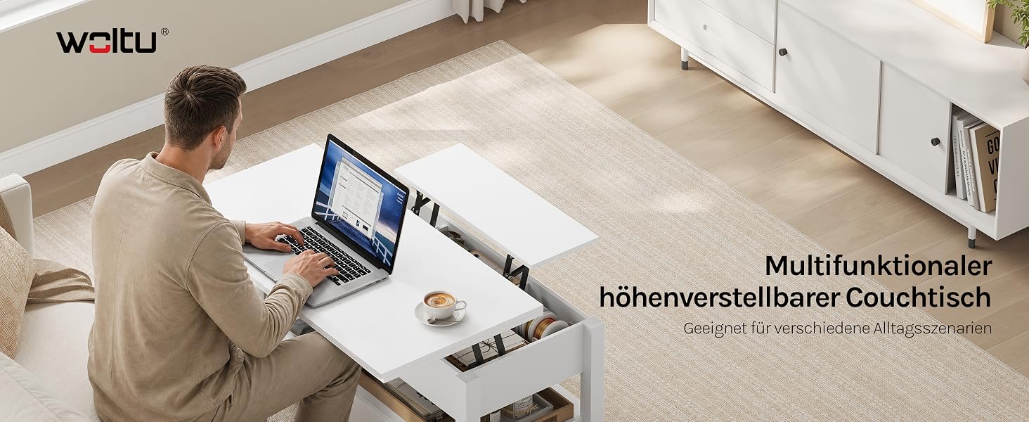Der Text lautet „Weilu“ und „Multifunktionaler höhenverstellbarer Couchtisch“ (multifunktionaler höhenverstellbarer Couchtisch). Person am Laptop neben einem weißen verstellbaren Tisch in moderner Inneneinrichtung.