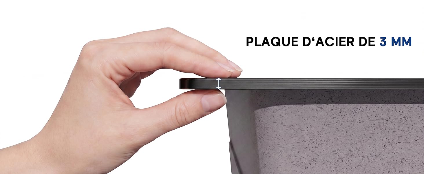 Le texte indique « PLAQUE D'ACIER DE 3 MM ». Le bord de la plaque d'acier noir tenant à la main montre une spécification d'épaisseur de 3 mm.