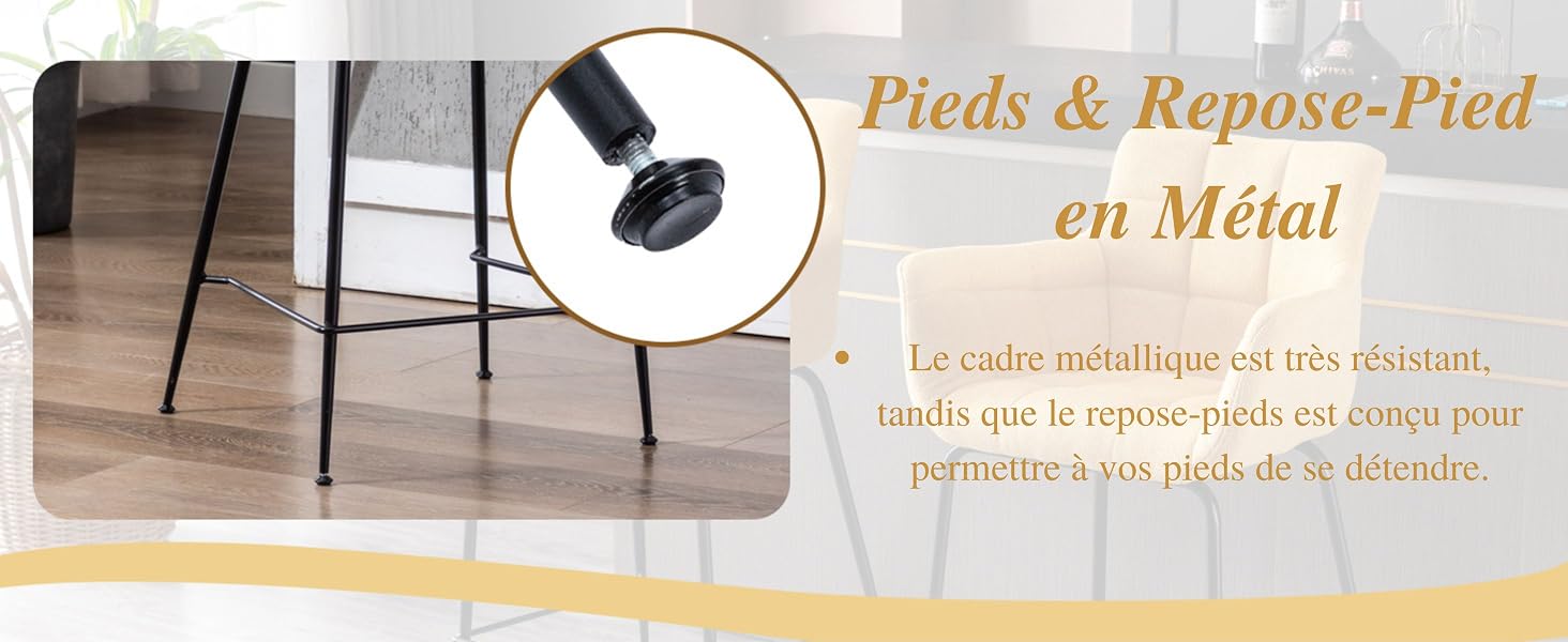 Gros plan d'un pied de chaise en métal avec repose-pieds protecteur noir sur un plancher en bois. L'encart montre une vue détaillée du repose-pieds rond et plat