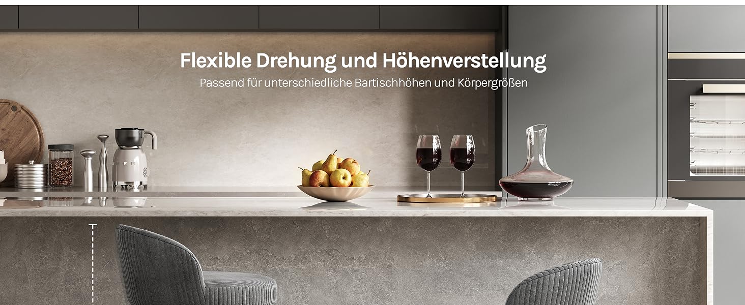 Der Text lautet „Flexibles Erfassen und Messen“. Modernes Küchenregal mit organisiertem Stauraum, Küchenutensilien und Dekorationsgegenständen.