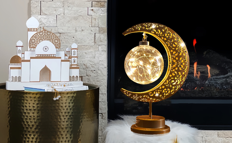 Eine Montage dekorativer Bilder zum Thema Islam, die Silhouetten von Moscheen, kunstvolle Halbmonde und architektonische Elemente in Gold- und Weißtönen vor dunklem Hintergrund zeigt.