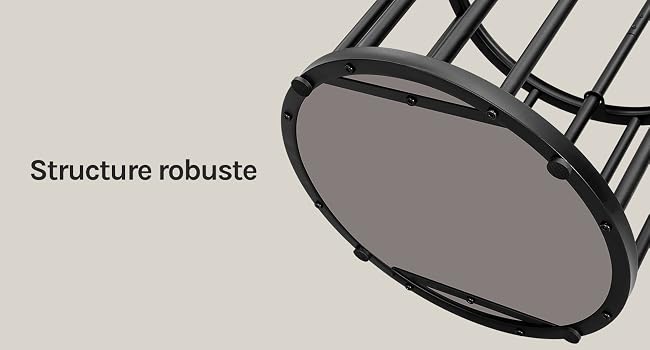 Le texte indique « Structure robuste ». Gros plan d'un panier ou d'un contenant en treillis métallique noir avec structure robuste sur fond neutre.