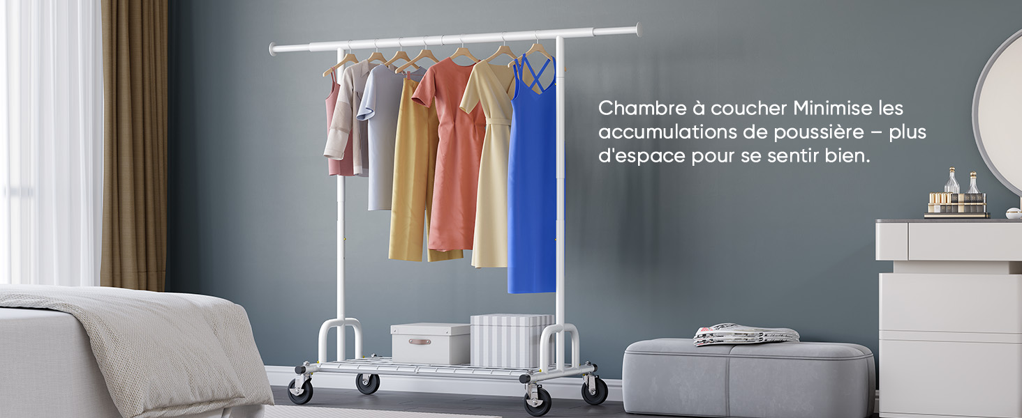 Le texte indique « Choisissez le coussin Montco tea ». Intérieur de chambre moderne et minimaliste avec porte-vêtements avec vêtements suspendus et meubles d'appoint gris.