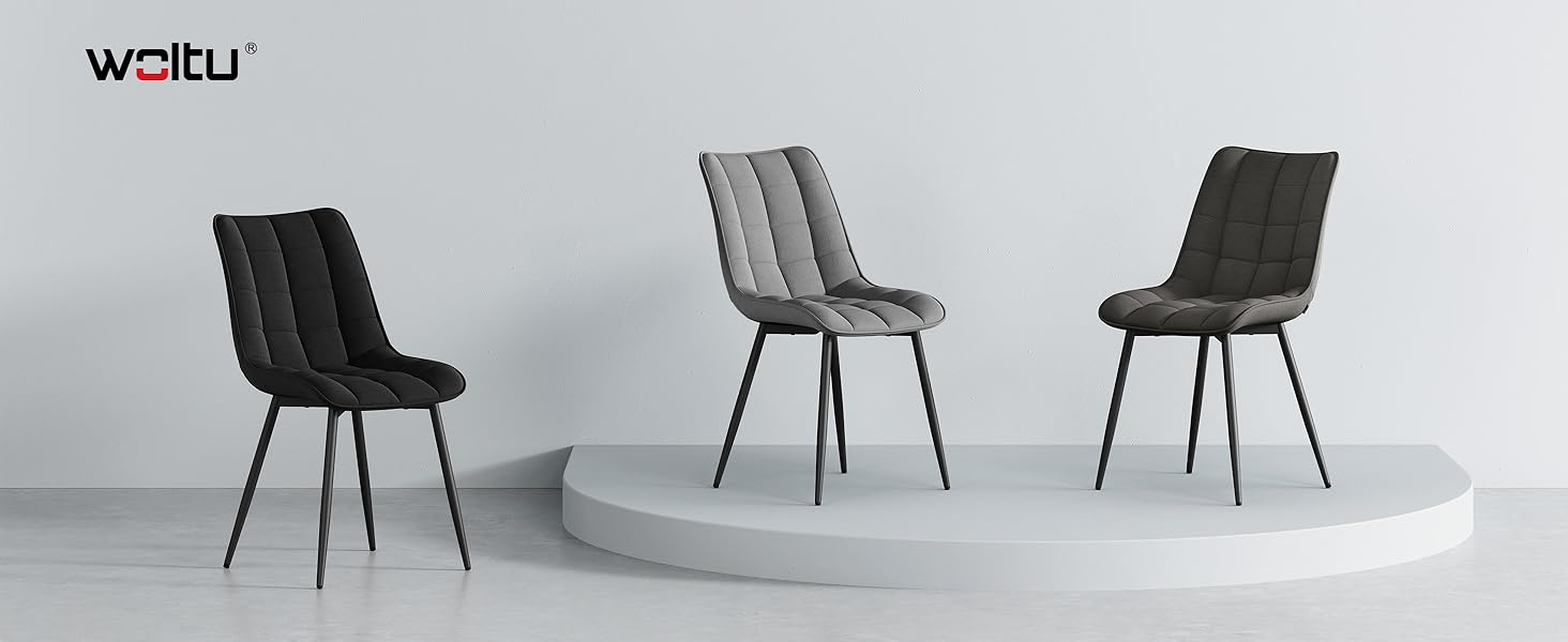 Le sedie da pranzo moderne sono esposte in un ambiente grigio chiaro, che mostra più angolazioni di sedie contemporanee in stile conchiglia con gambe in metallo.
