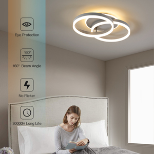 Moderne runde LED-Deckenleuchte mit überlappenden Ringen, warmweiß beleuchtet. Verfügt über Augenschutz, 360°-Lichtverteilung und eine Lebensdauer von 50.000 Stunden, wie in der Schlafzimmereinrichtung abgebildet.