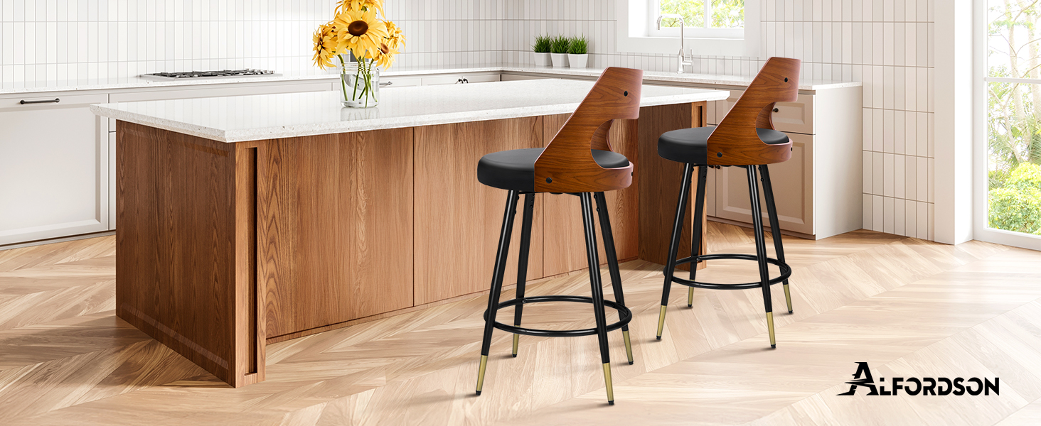 Text reads 'Alfromskin'. Modern kitchen interior featuring white marble countertop island with wooden base and two brown leather bar stools with black metal frames.