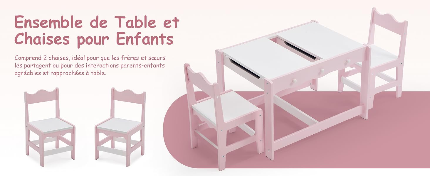 Le texte se lit comme suit : « Ensemble de Table et Chaises pour Enfants ». Ensemble de meubles pour enfants rose comprenant une table et deux chaises assorties dans un design simple en bois. Présentoir du produit avec fond rose pâle et illustration de l'assemblage du meuble.