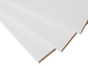 un primo piano di un pavimento in laminato bianco