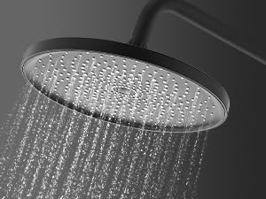 Série d'images en noir et blanc montrant des gouttelettes d'eau ou des jets de douche sous différents angles, illustrant les caractéristiques du débit d'eau.
