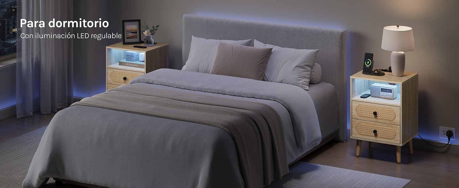 El texto dice «Para dormitorio» y «elegancia y confort». El ambiente del dormitorio presenta una cama tapizada en gris con almohadas a juego, una mesita de noche de madera con lámpara y una iluminación ambiental azul que crea un interior de dormitorio moderno.