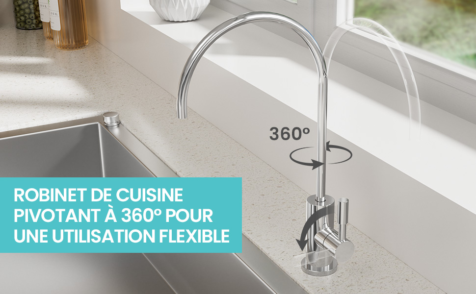Le texte se lit comme suit : « ROBINET DE CUISINE PIVOTANT À 360° POUR UNE UTILISATION FLEXIBLE » et « 360° ». Robinet de cuisine moderne avec bec haut incurvé et finition chromée élégante monté sur un évier blanc.