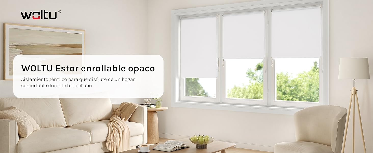 El texto dice «woitu».
[SENTENCE 17] Escena interior que muestra una sala de estar minimalista con un sofá blanco, decoración de color beige y grandes ventanales que proporcionan luz natural.