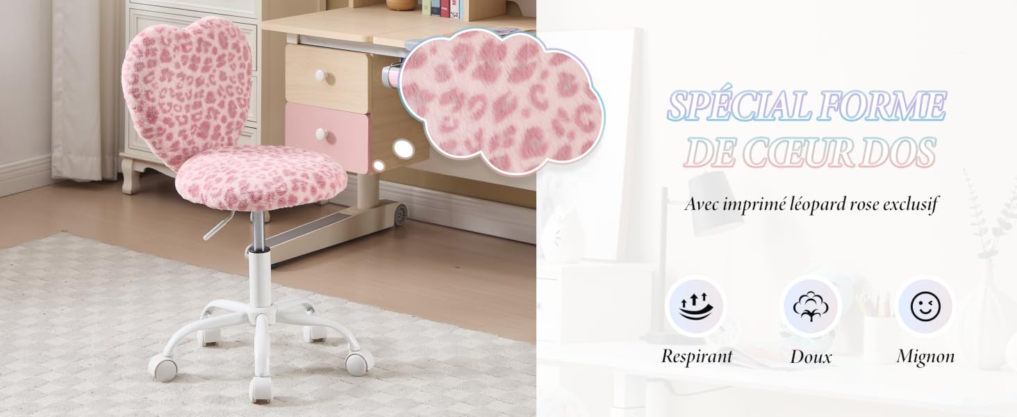 Aménagement intérieur moderne de la chambre avec un mobilier de couleur claire. Montre un lit avec des coussins décoratifs et des articles de literie.