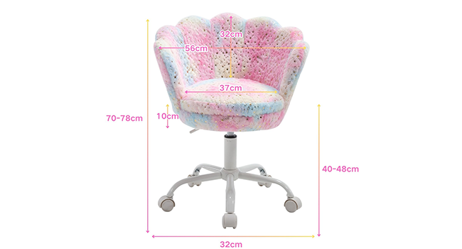 La silla de oficina rosa con estampado floral se muestra desde varios ángulos, con las medidas de dimensión indicadas. Cuenta con una base con ruedas y un mecanismo de ajuste de altura.