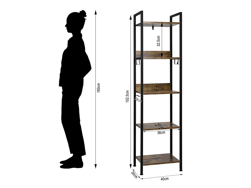 Scaffale alto e stretto con 5 ripiani color legno e struttura in metallo nero. Sono indicate le dimensioni e la sagoma umana per la scala