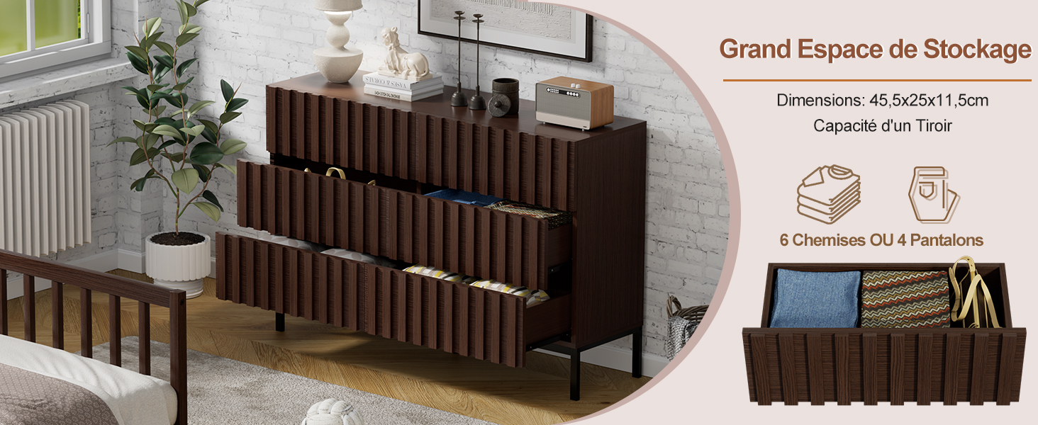 Le texte indique « Grand Espace de Stockage ». Solution de rangement extérieur présentant des panneaux en bois ressemblant à des clôtures en bois de couleur marron foncé disposés dans différentes configurations.