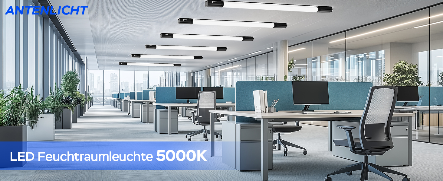 Moderne offene Büroräume mit LED-Leuchten, Arbeitsstationen mit blauen Trennwänden, ergonomischen Stühlen und Zimmerpflanzen. Der Text gibt eine Lichttemperatur von 5000 K