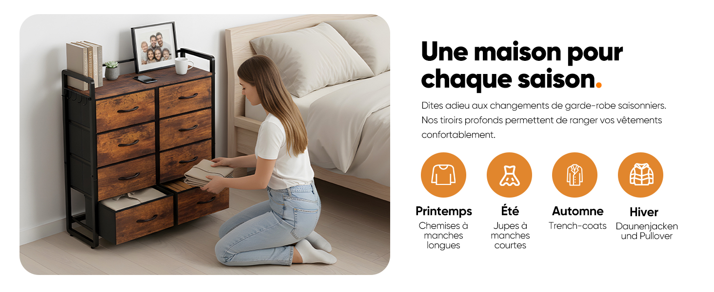 Le texte se lit comme suit : « Une maison pour chaque saison ». Vitrine de produits de mobilier en bois, y compris des tables de chevet et des solutions de rangement pour de multiples styles de vie.