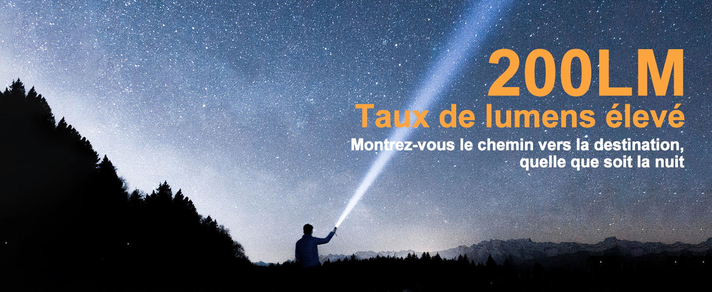 Silhouette d’une personne utilisant une lampe de poche à haute puissance (200LM) la nuit, illuminant le ciel étoilé. Le texte met en évidence la luminosité pour la navigation nocturne