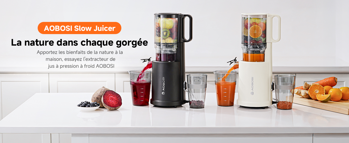 Le texte se lit comme suit : « La nature dans chaque gorge ». Gamme de produits présentant diverses boissons et produits alimentaires sur un comptoir de cuisine avec des appareils électroménagers en arrière-plan.