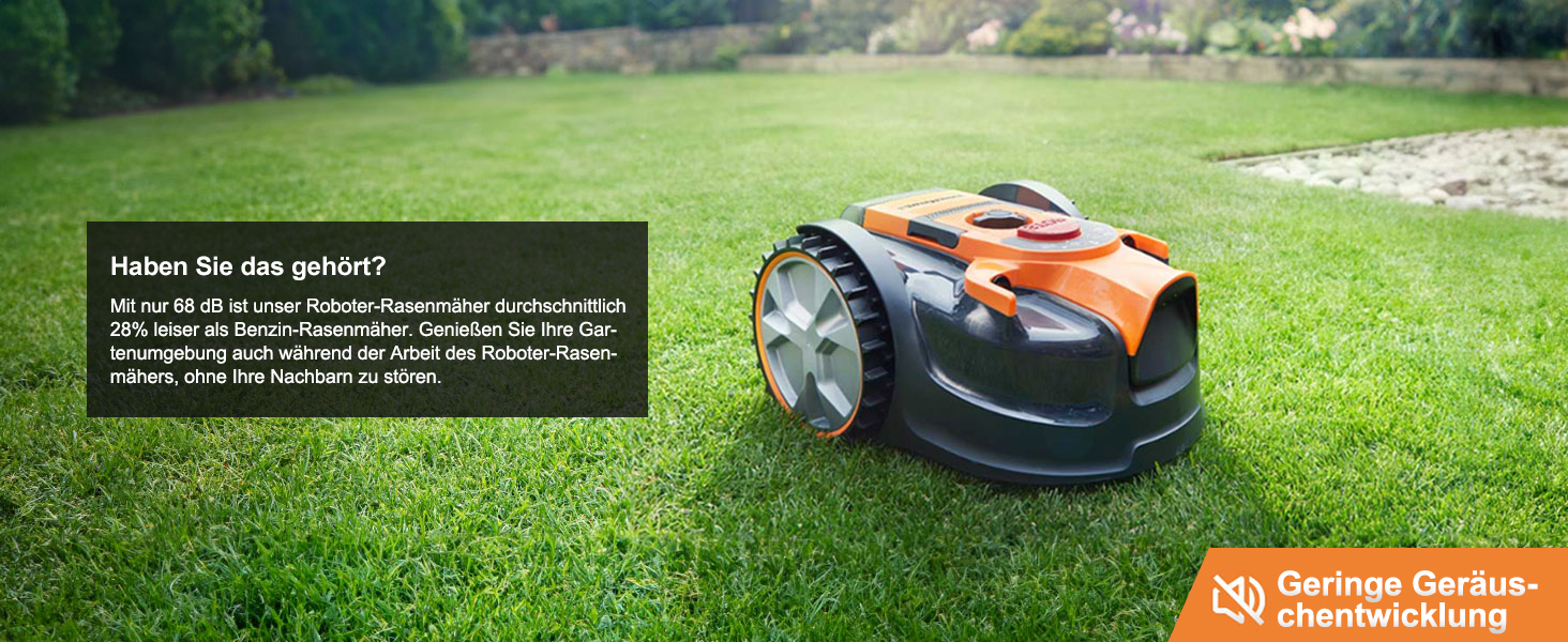 Mähroboter auf grünem Gras.
[SENTENCE 24] Orangefarbene Akzente auf den Rädern.
[SENTENCE 25] Texteinblendung auf Deutsch.
[SENTENCE 26] Orangefarbenes Logo in der unteren rechten Ecke