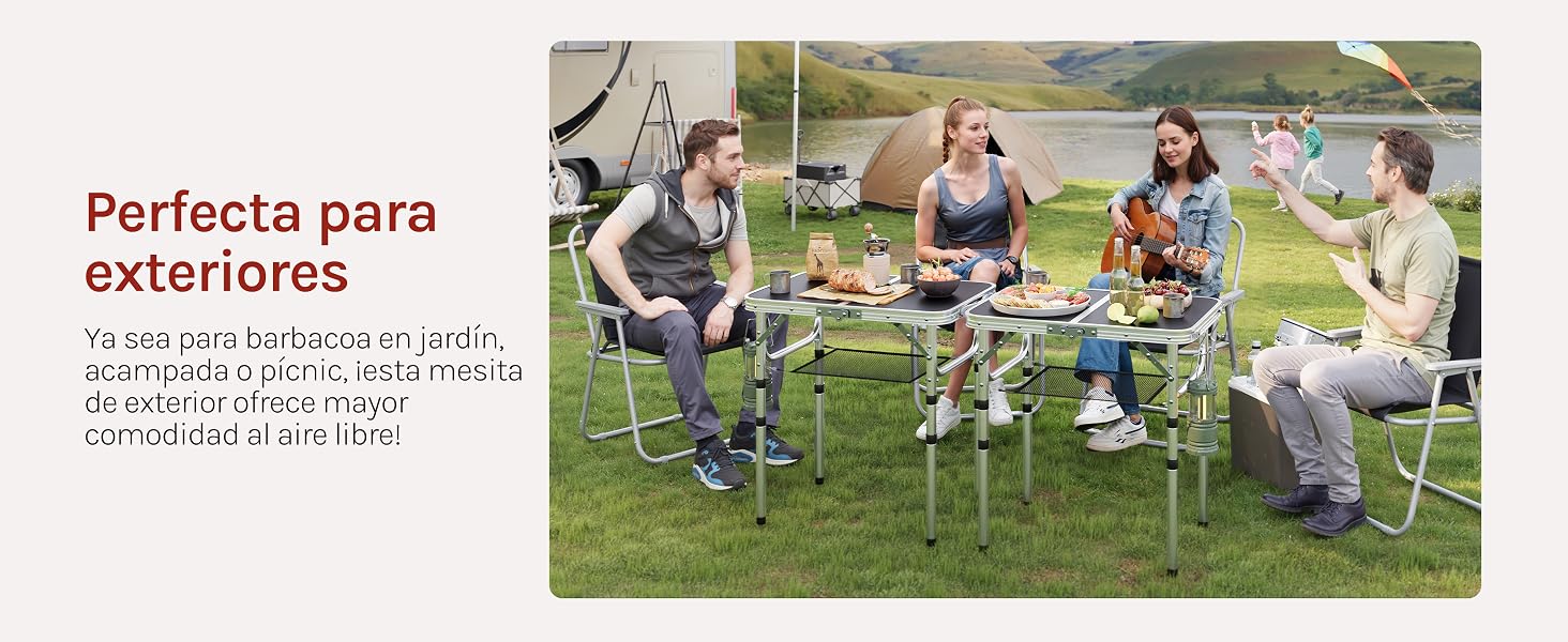 El texto dice «Perfecta para exteriores». Escena al aire libre que muestra a un grupo de personas usando sillas de campamento en un entorno natural.