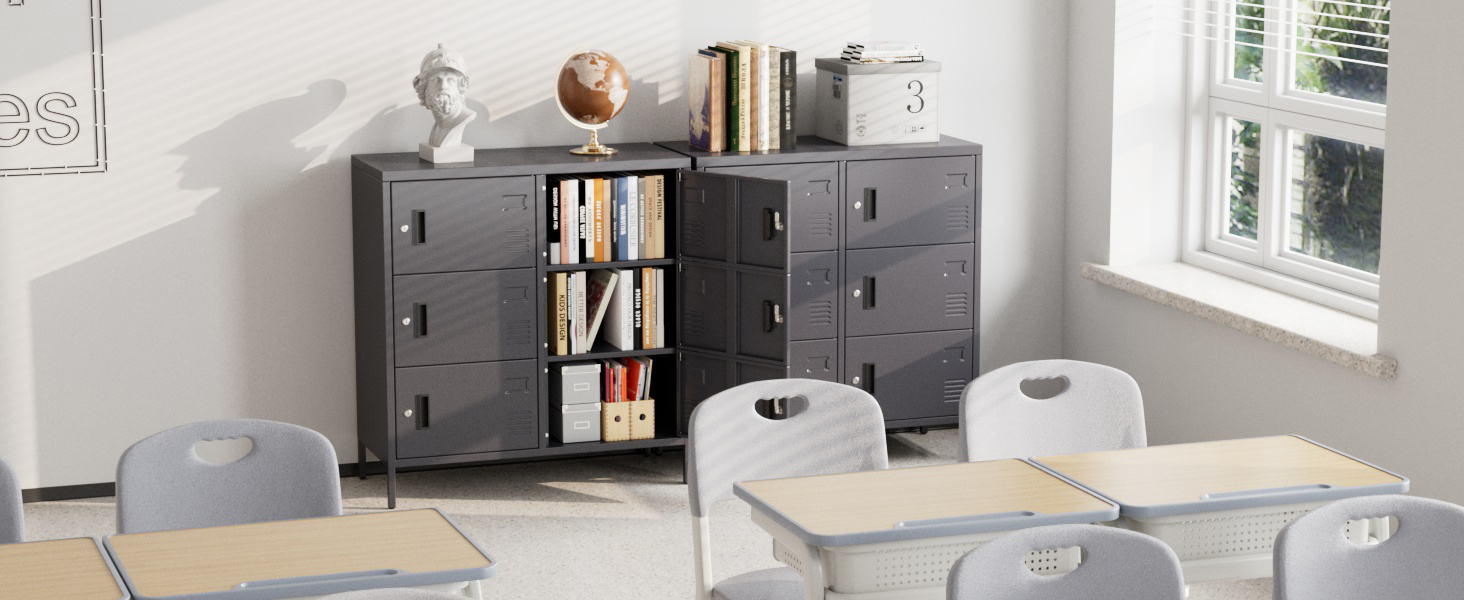 Plusieurs vues d'un bureau gris moderne ou d'un système d'armoires de rangement présentées dans un cadre intérieur lumineux avec fenêtres et espace de travail. Dispose d'étagères réglables et d'un design minimaliste épuré.