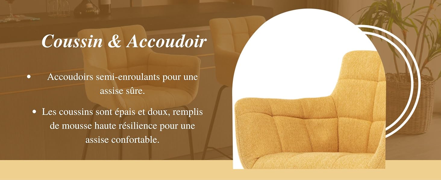 jaune avec dossier arrondi et coussins épais. Le texte le décrit comme étant confortable et résilient. Vue partielle de la chaise sur fond aux tons chauds avec
