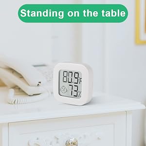 De pie sobre la mesa