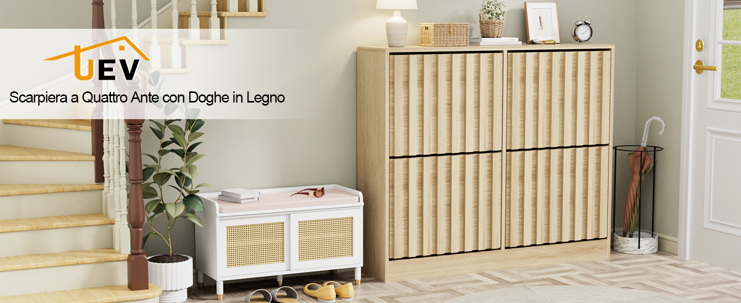 Il testo dice «LEV». Area di stoccaggio con paravento pieghevole in bambù o legno, contenitori organizzativi bianchi e piante da interno.