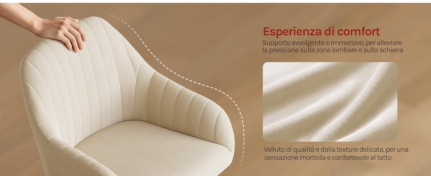 Il testo recita «Esperienza di Comfort» e «Materia Prima Pregiata» con testo italiano aggiuntivo parziale. L'immagine mostra mobili imbottiti color crema o superficie imbottita con trama in tessuto drappeggiato.