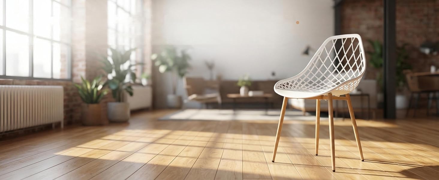 Cette chambre intérieure moderne et lumineuse comprend un fauteuil d'appoint en maille blanche, du parquet en bois naturel, des plantes vertes, un radiateur et un mobilier contemporain baigné de lumière naturelle grâce à de grandes fenêtres.