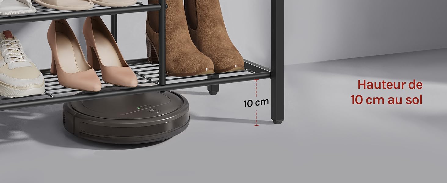 Le texte indique « Hauteur de 10 cm au sol ». Produit présentant un tapis ou une plateforme circulaires foncés dont les dimensions sont indiquées, présenté avec des chaussures/bottes sur une étagère en métal à des fins de rangement des chaussures.