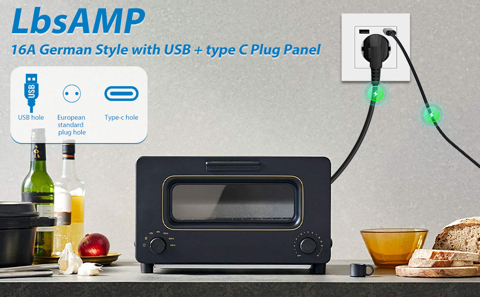 LBSamp 16A avec ports USB et Type-C. Four grille-pain noir sur le comptoir avec produits alimentaires. Branché sur une prise murale avec lumière verte rougeoyante