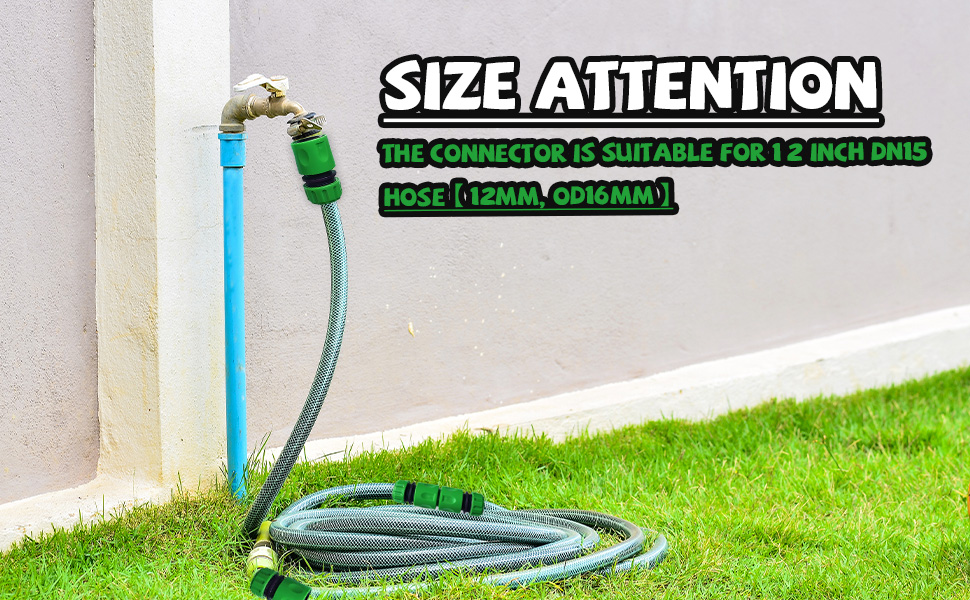 fixé au robinet extérieur bleu. Le connecteur avec superposition de texte vert convient à un tuyau de 1/2 pouce (12 mm, 16 mm). Tuyau spiralé visible sur l'herbe