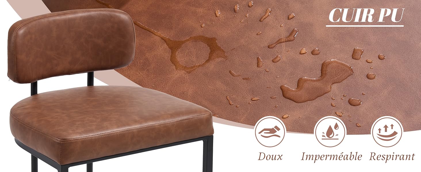 Gros plan d'une chaise ou d'un tabouret rembourré brun avec des gouttelettes d'eau démontrant une surface résistante à l'eau.