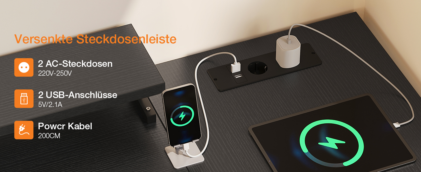 Nahaufnahme der Autoladeschnittstelle mit beleuchteten grünen Ladeanzeigen. Zeigt USB-Anschlüsse und Stromkabelverbindungen mit leuchtenden Statusleuchten an.