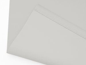 Tissu ou article textile plié blanc photographié sur fond neutre, montrant une présentation épurée et minimaliste du produit avec une texture de surface matelassée ou gaufrée subtile.