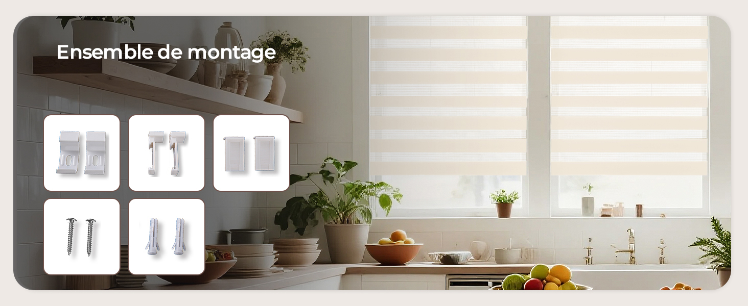 Le texte se lit comme suit : « Ensemble de montage ». Publicité présentant des appareils ou des commutateurs pour la maison intelligente avec plusieurs vues de produits dans une cuisine moderne avec des armoires et des plans de travail blancs.